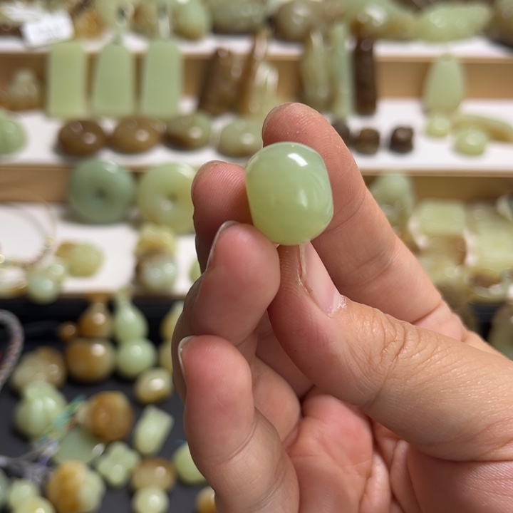 和田玉未镶嵌颈饰花*朵