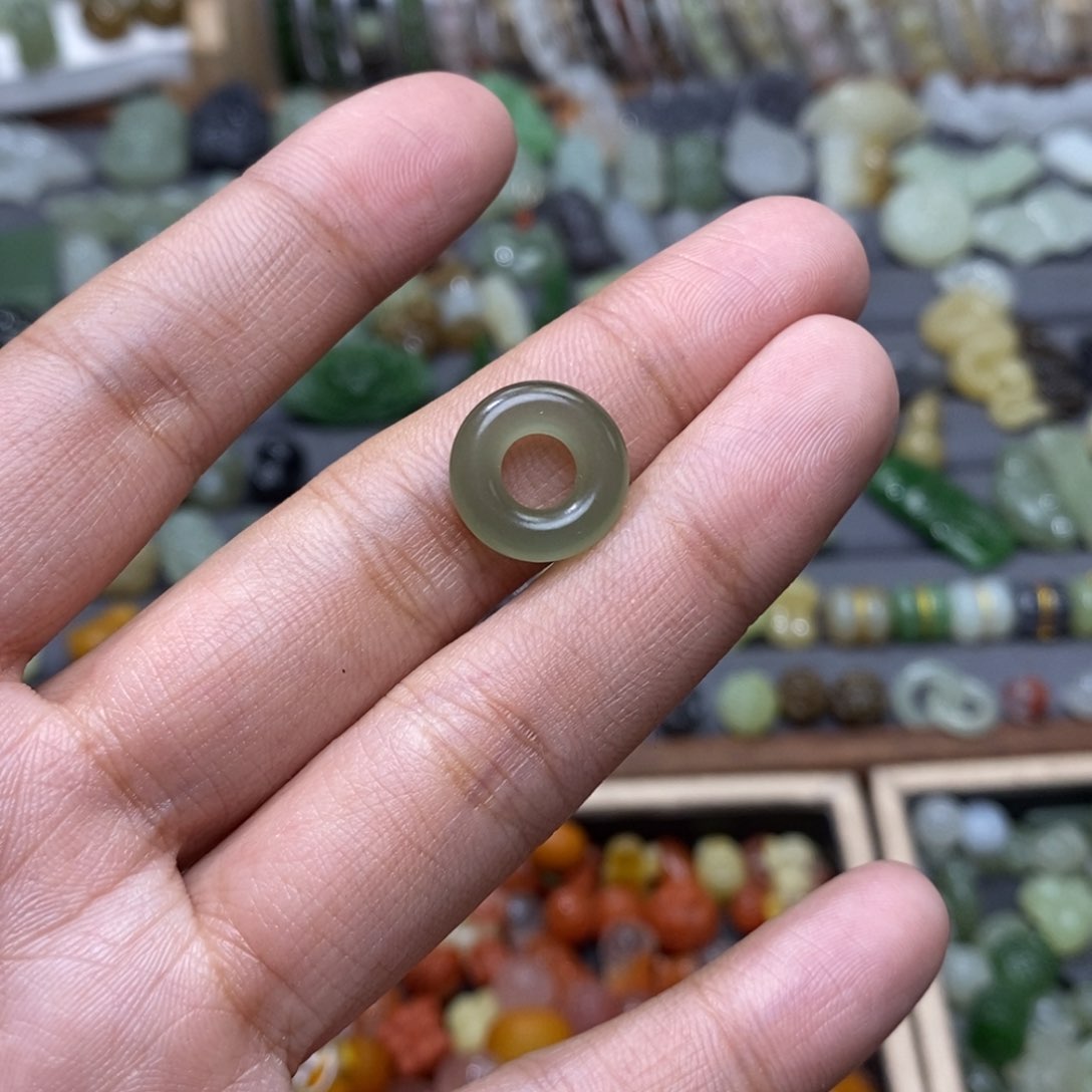 和田玉颈饰未镶嵌狐****?