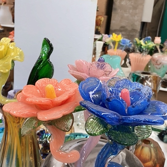 琉璃花瓶高45厘米宽9厘米