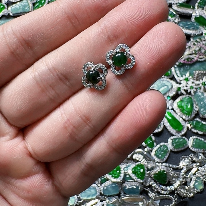 翡翠颈饰未镶嵌天然A货翡翠放漏