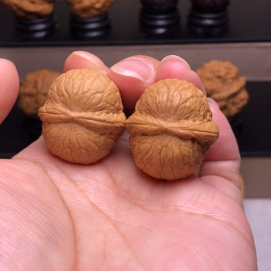 文玩核桃把件粗筋铁锤18