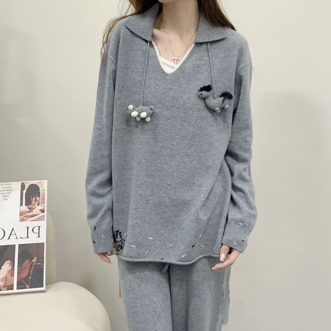 【上衣】轻奢241642-100羊绒可爱卡通手绣玩偶V领针织套头衫