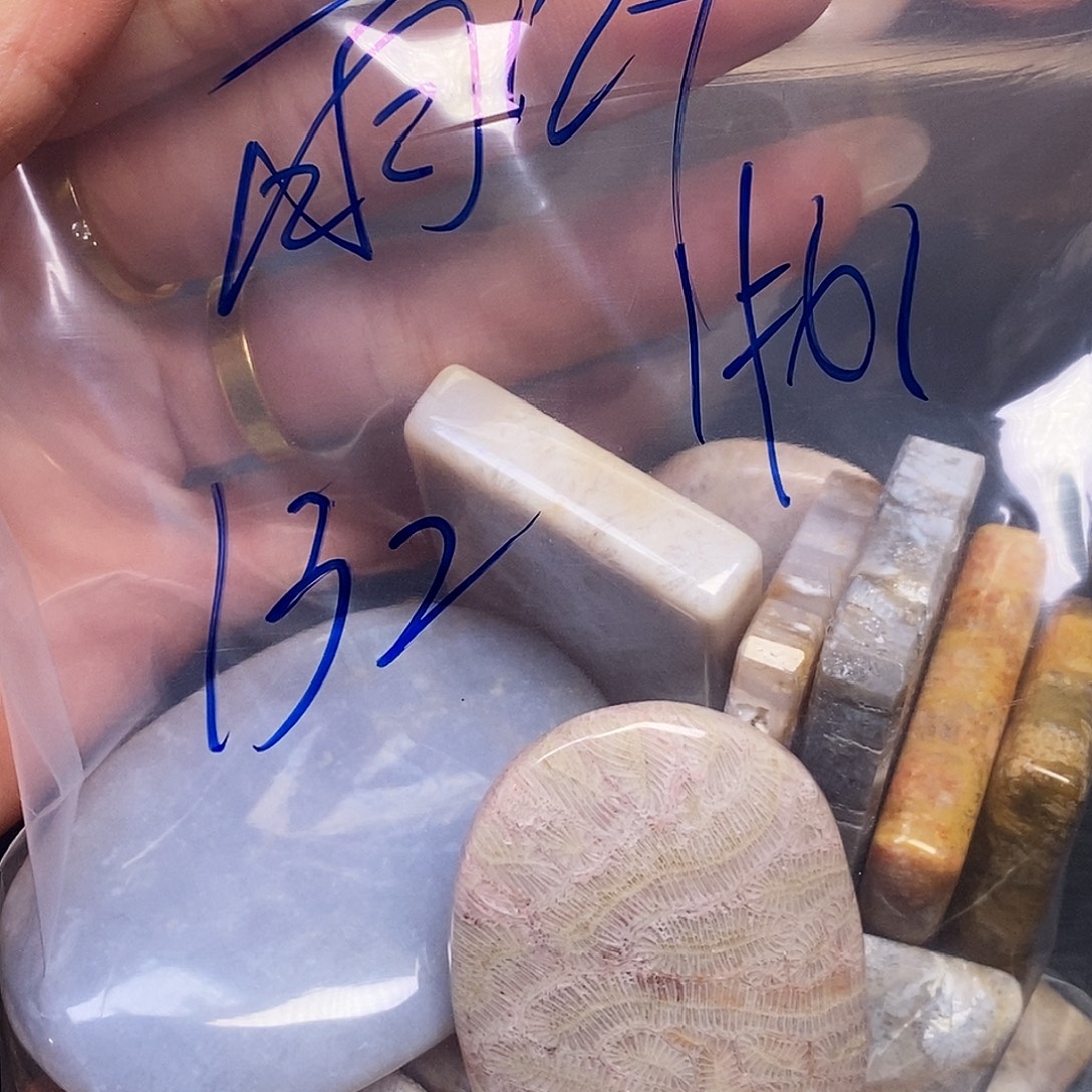 雨***叶硅化玉合金颈饰吊坠
