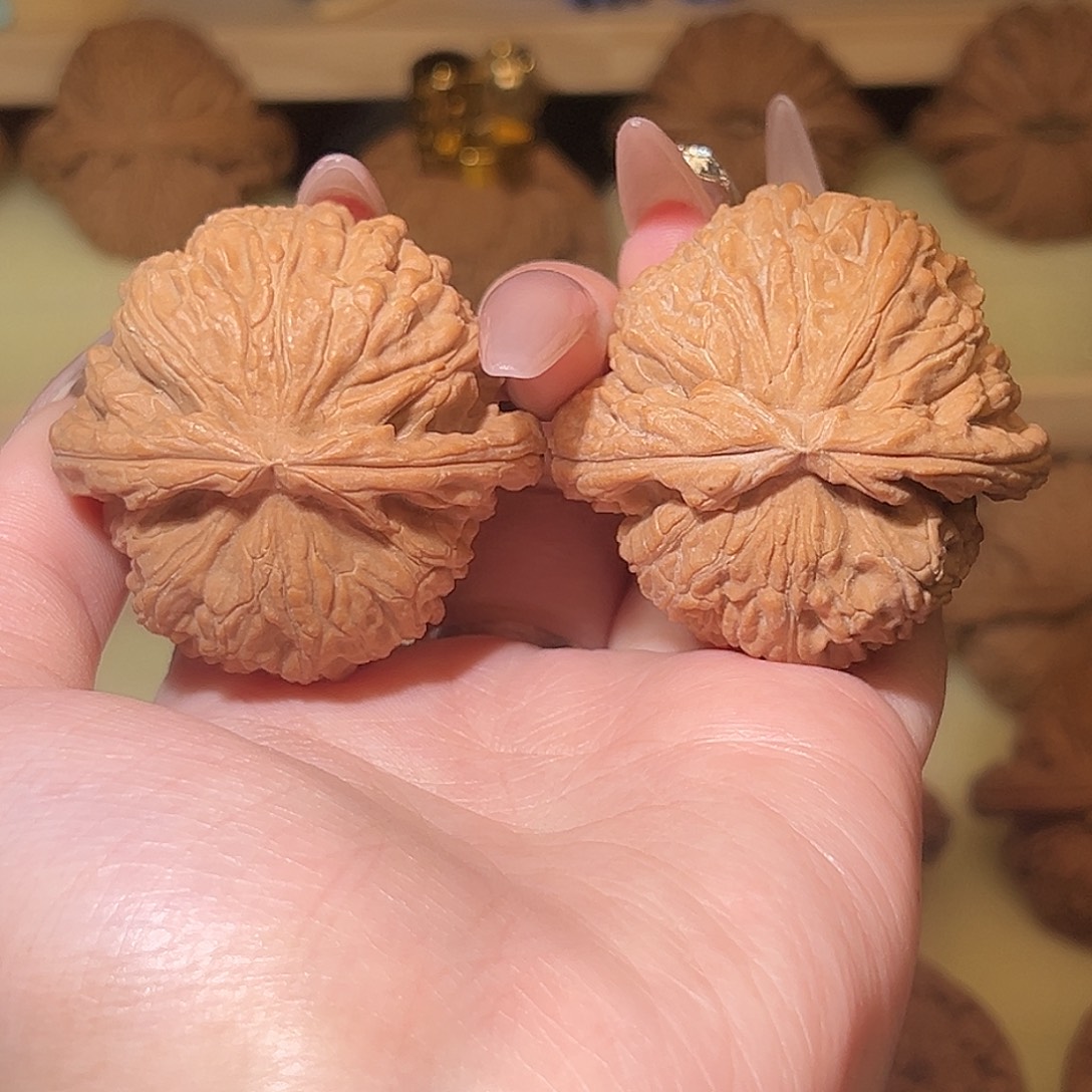 文玩核桃吊坠45白狮子（49.3g）