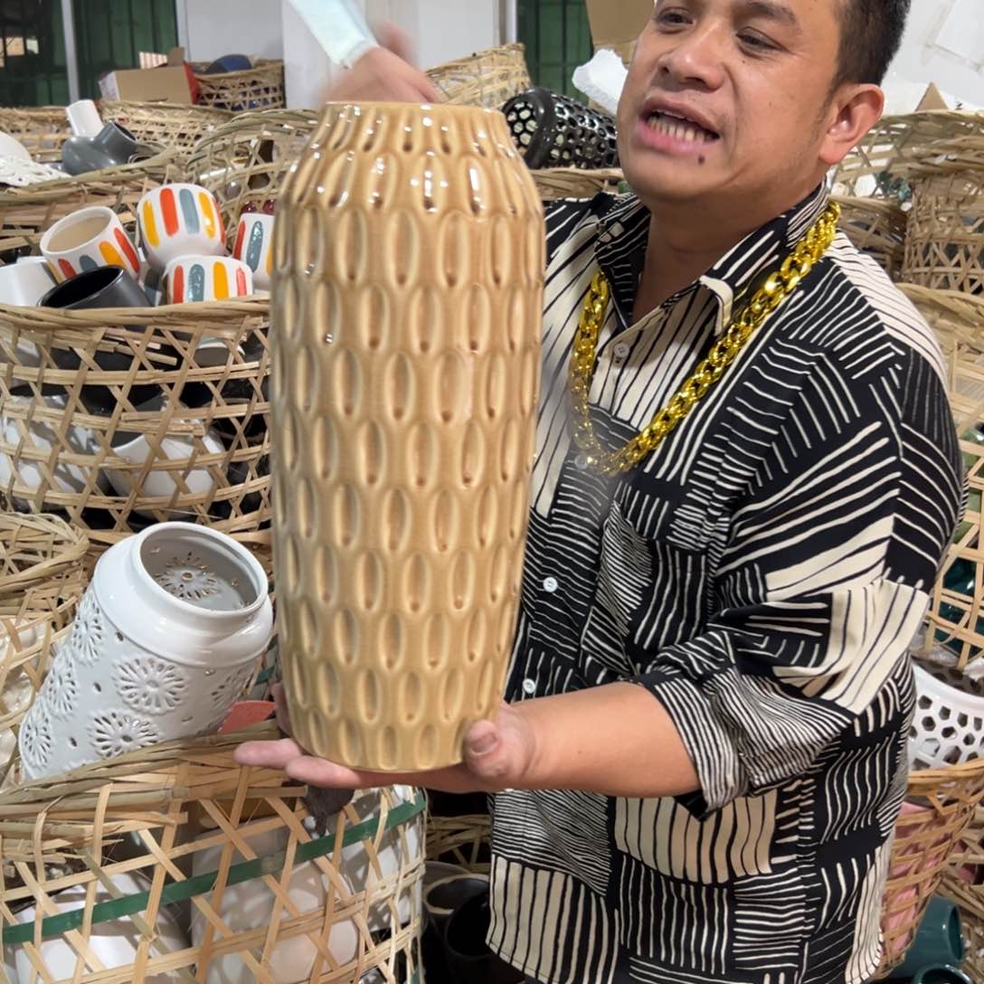 摆件94 号高中低温陶瓷瓶（部分微瑕）