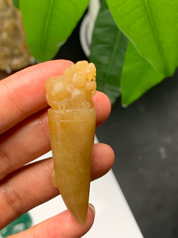 特色缅甸A货翡翠满黄龙牙