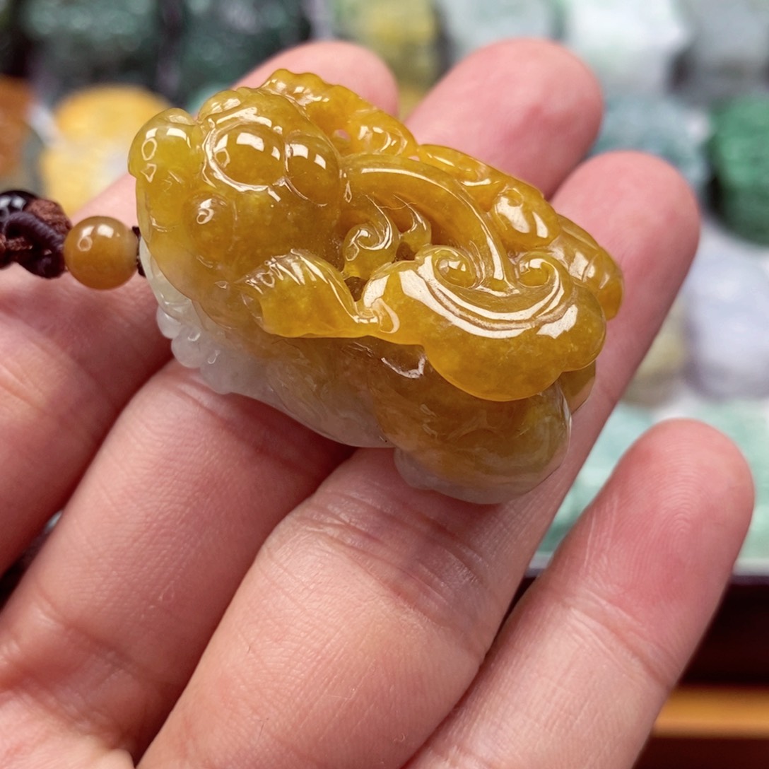 翡翠颈饰未镶嵌翡翠