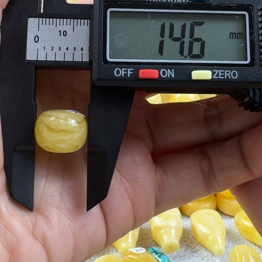 乡***蜜蜡未镶嵌裸石23