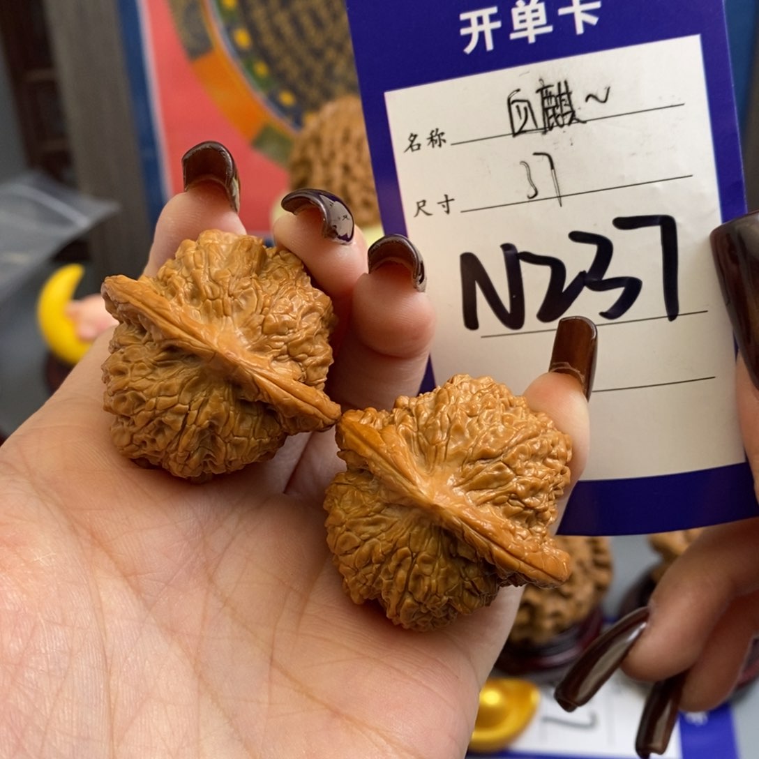 文玩核桃吊坠血麒麟37尺