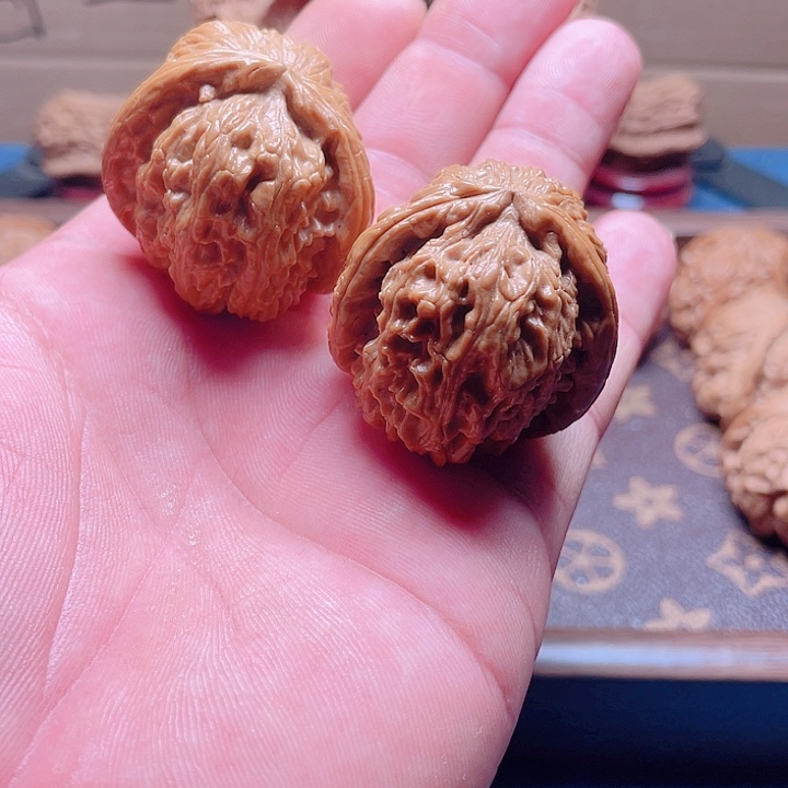 文玩核桃把件白狮子异形