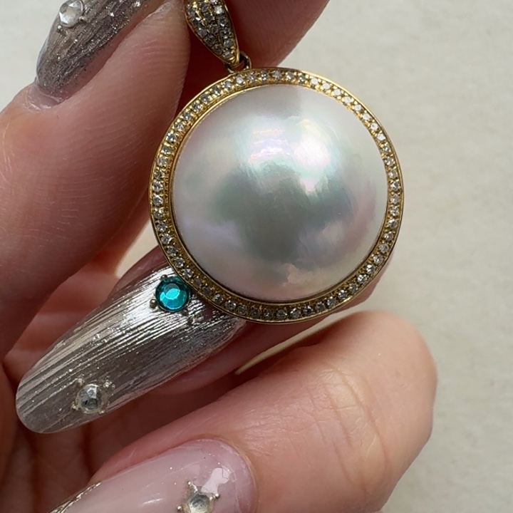 拼合珍珠（马贝珠）颈饰18K金镶嵌