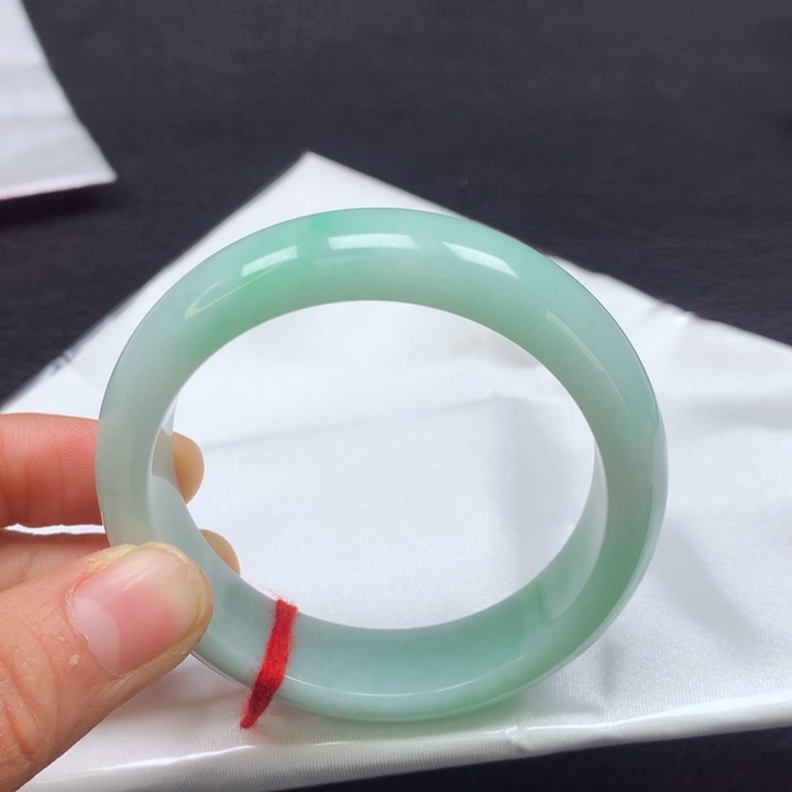 翡翠手镯未镶嵌53圈