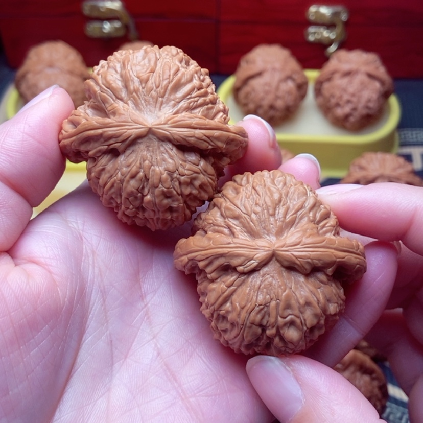 【闪购商品】文玩核桃把件白狮子