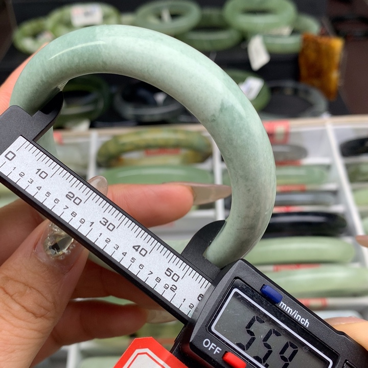 蛇纹石玉未镶嵌手镯857