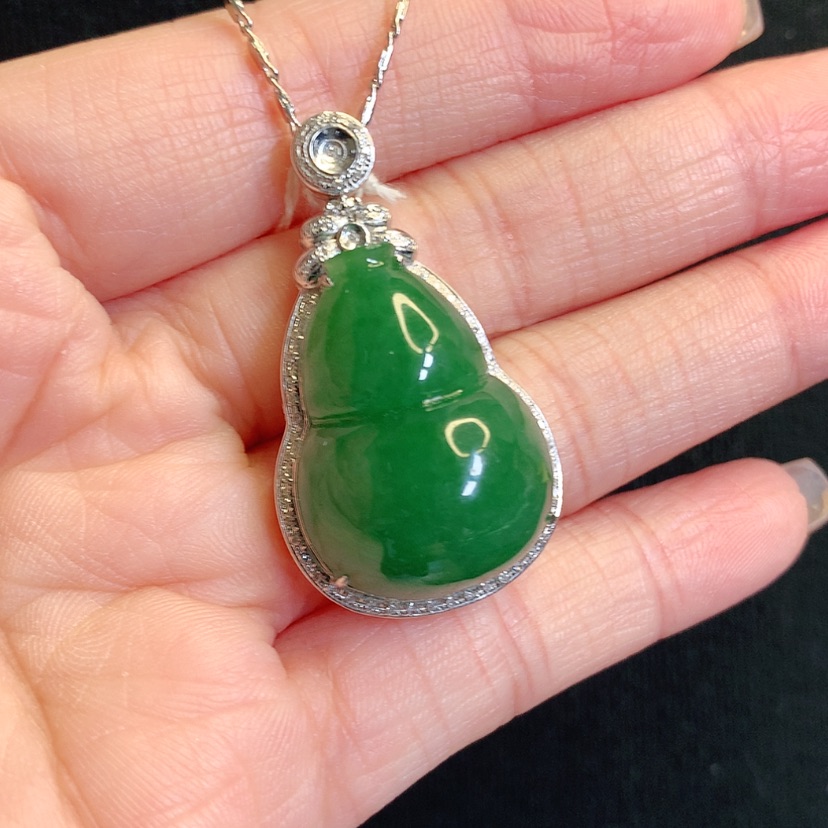 【闪购商品】翡翠18K金镶嵌吊坠(赠链)葫芦