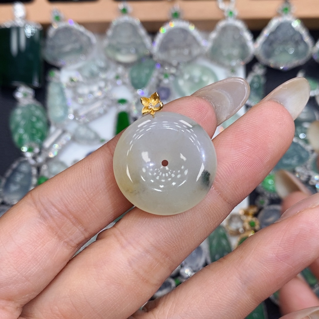 颈饰18K金镶嵌翡翠