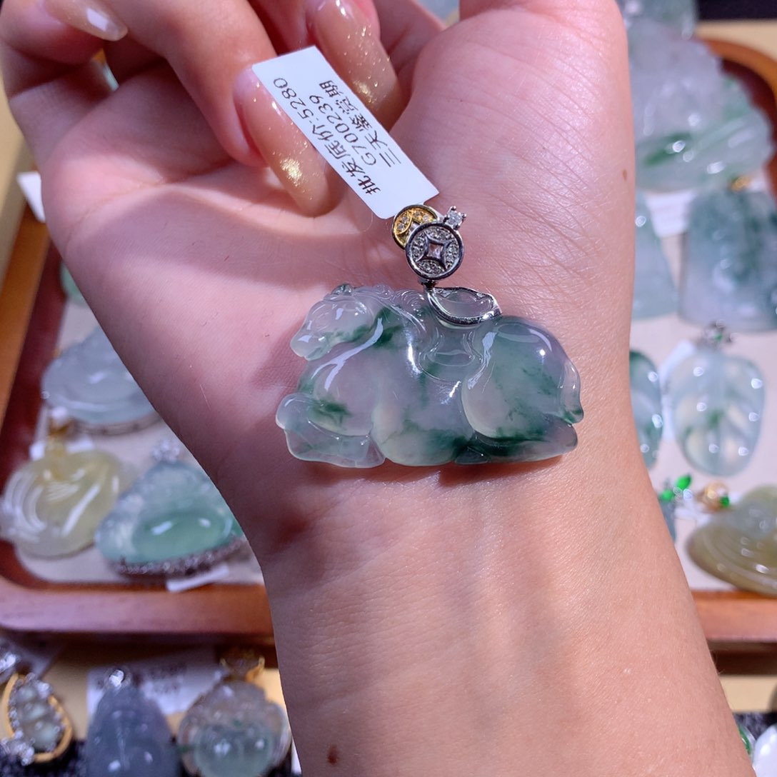 翡翠吊坠(不含链)18K金镶嵌