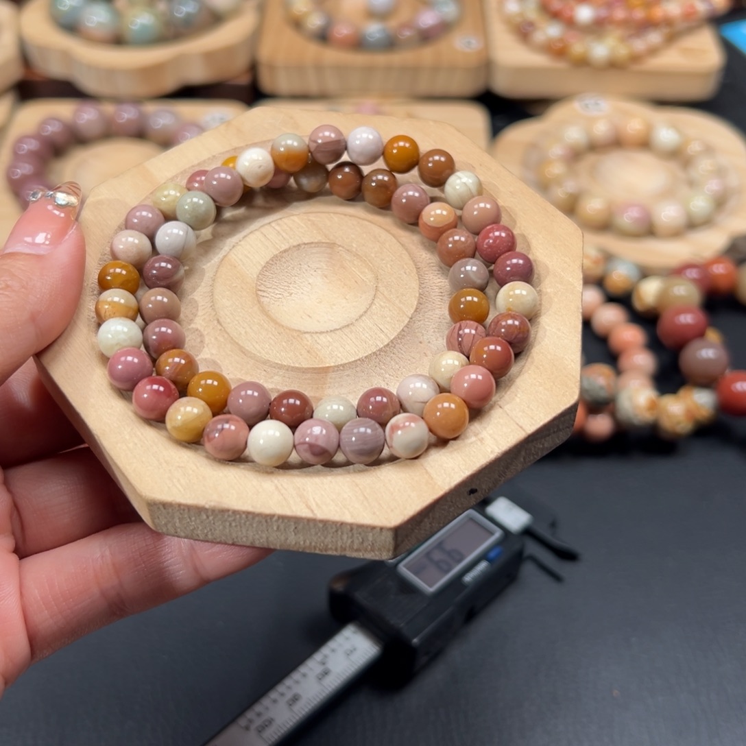 用***8石英质玉未镶嵌手链69