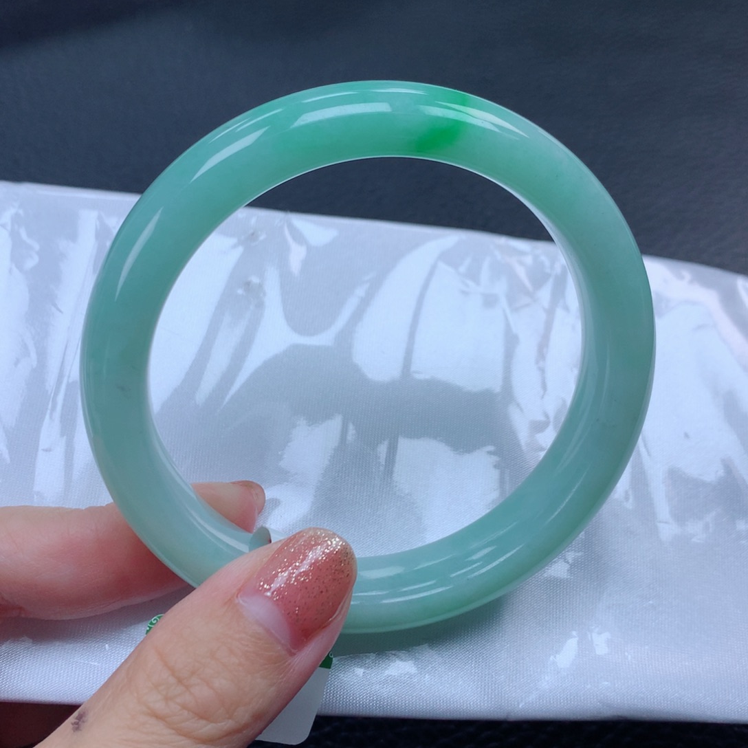 翡翠手镯未镶嵌56圈口晴水飘绿