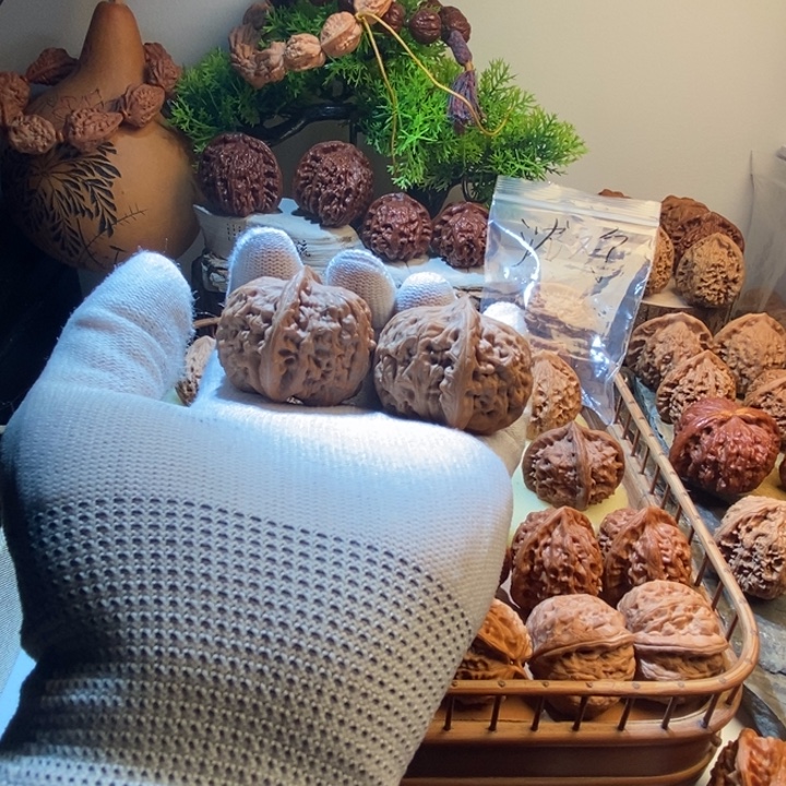 叁***粒核桃蝴蝶锂文玩核桃40