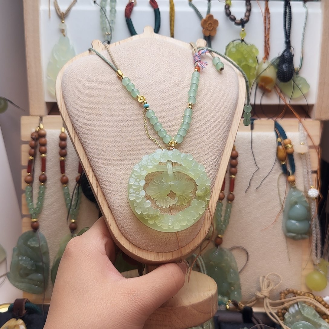 用***6蛇纹石玉合金颈饰