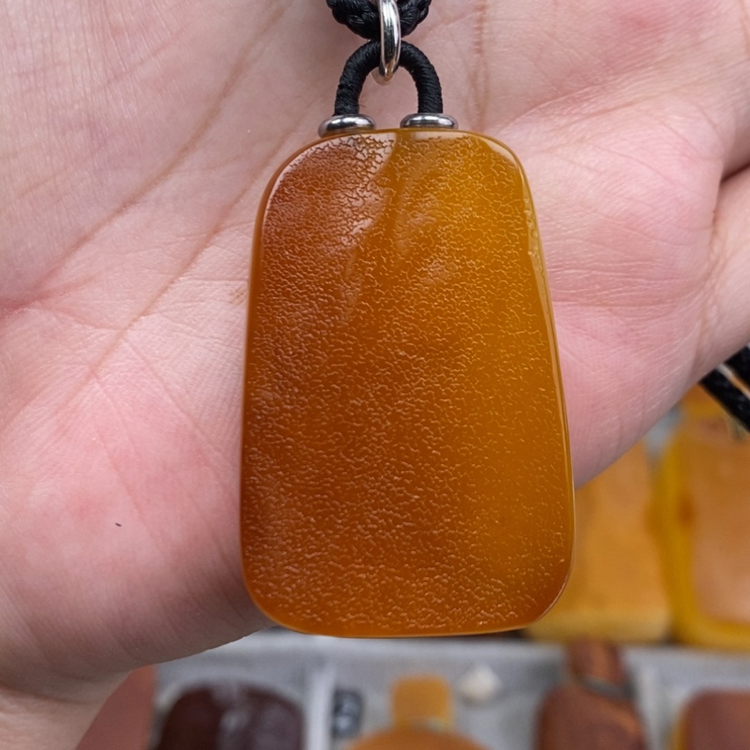 琥珀吊坠(赠链)未镶嵌