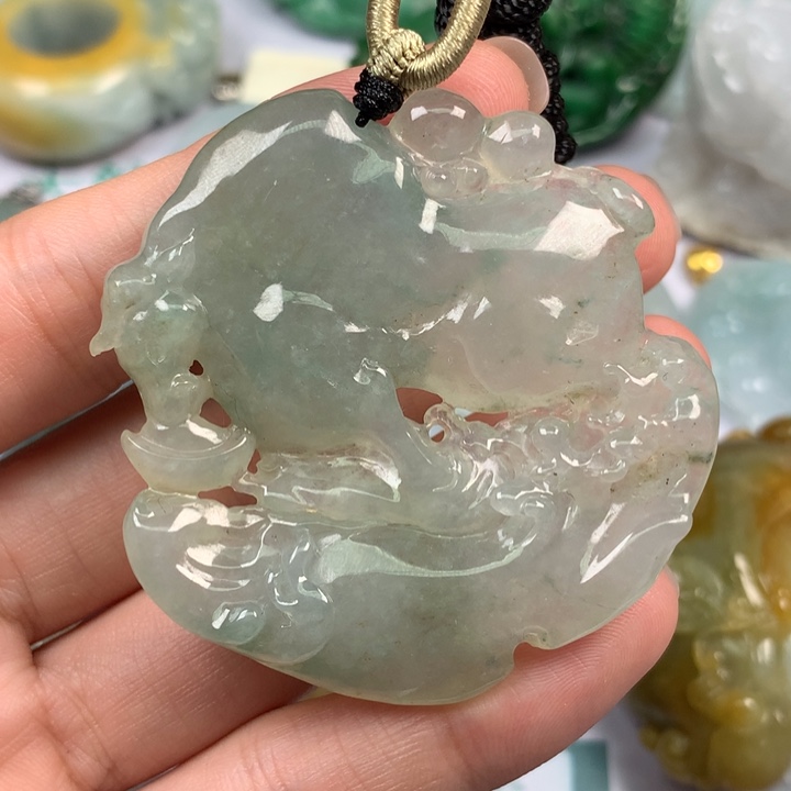 牛***D翡翠未镶嵌颈饰翡翠