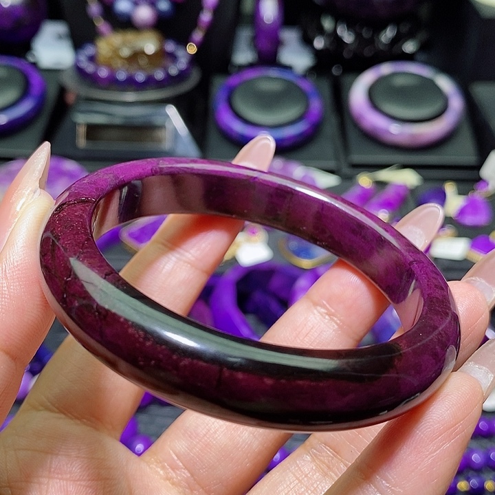 未镶嵌苏纪石（舒俱来）手镯