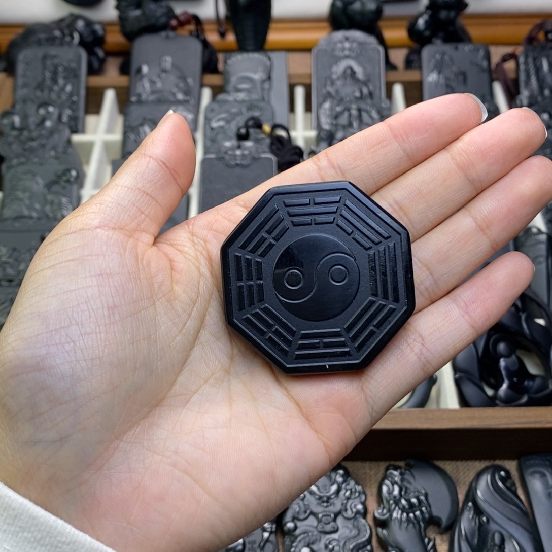 万***寂和田玉未镶嵌颈饰