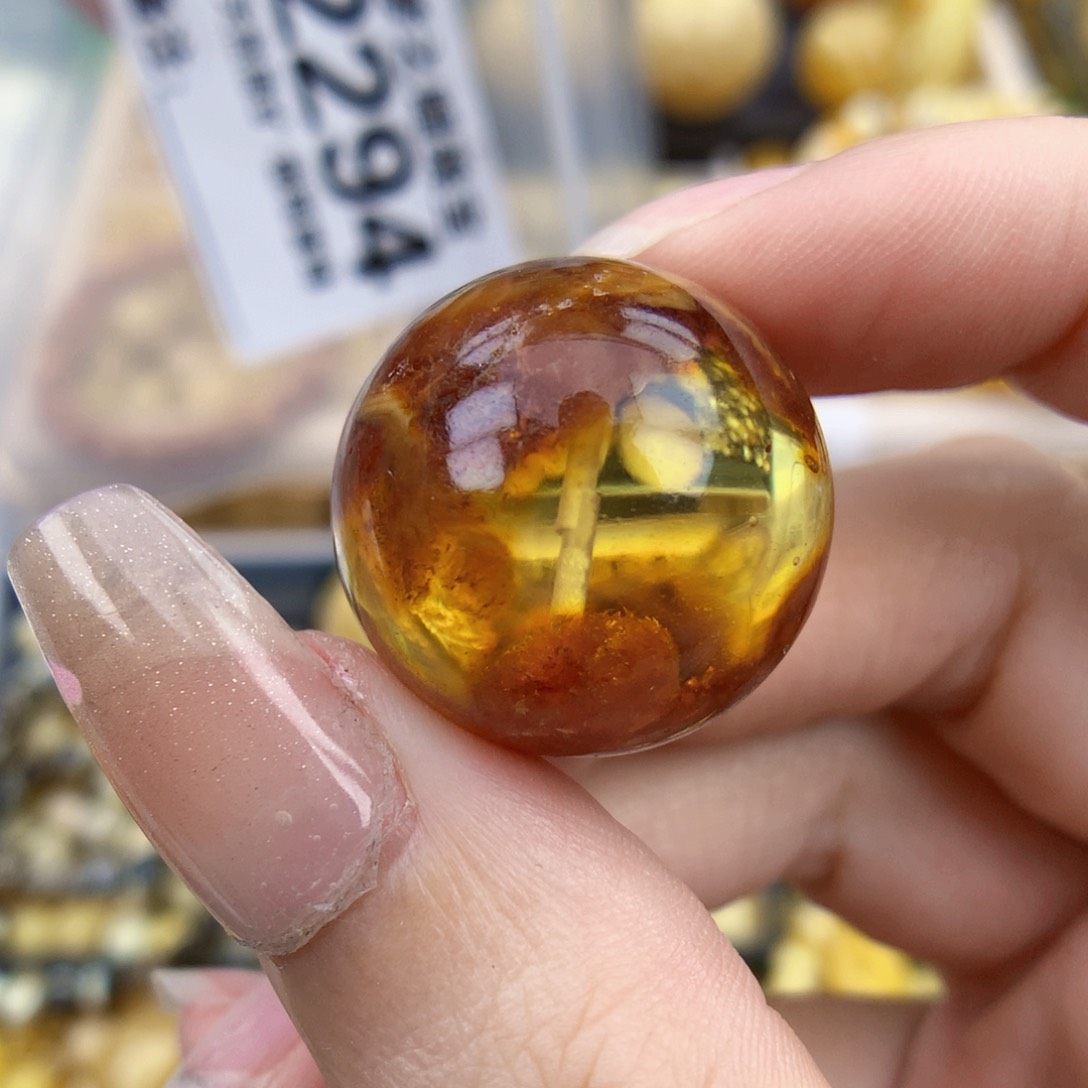 未镶嵌琥珀裸石22