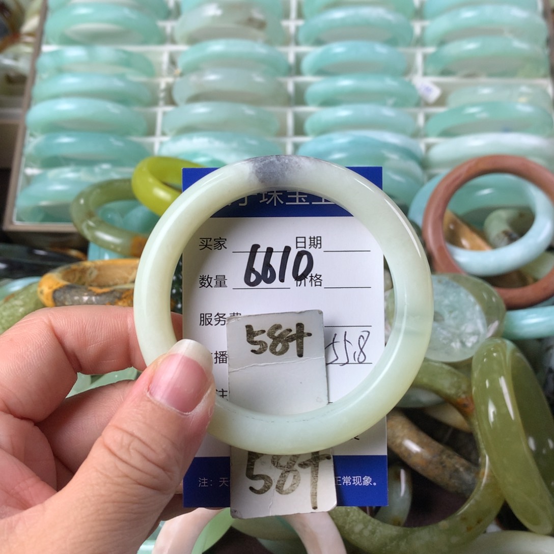 蛇纹石玉手镯未镶嵌6610