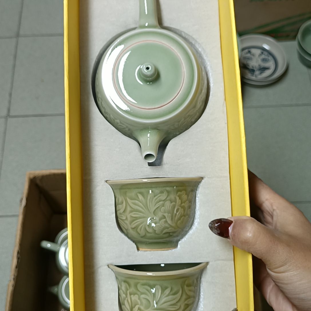 耀州窑青瓷莲花汉锋壶微微瑕1件