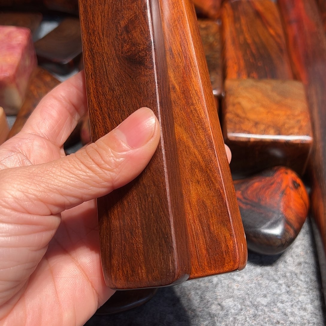 亮***哥交趾黄檀（大红酸枝）