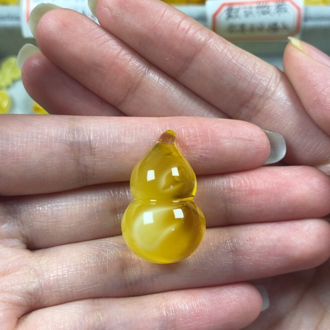 琥珀裸石未镶嵌?****！葫芦