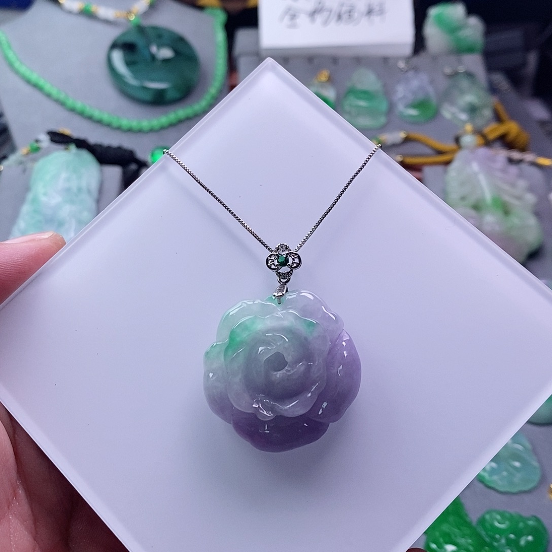 翡翠未镶嵌吊坠(赠链)