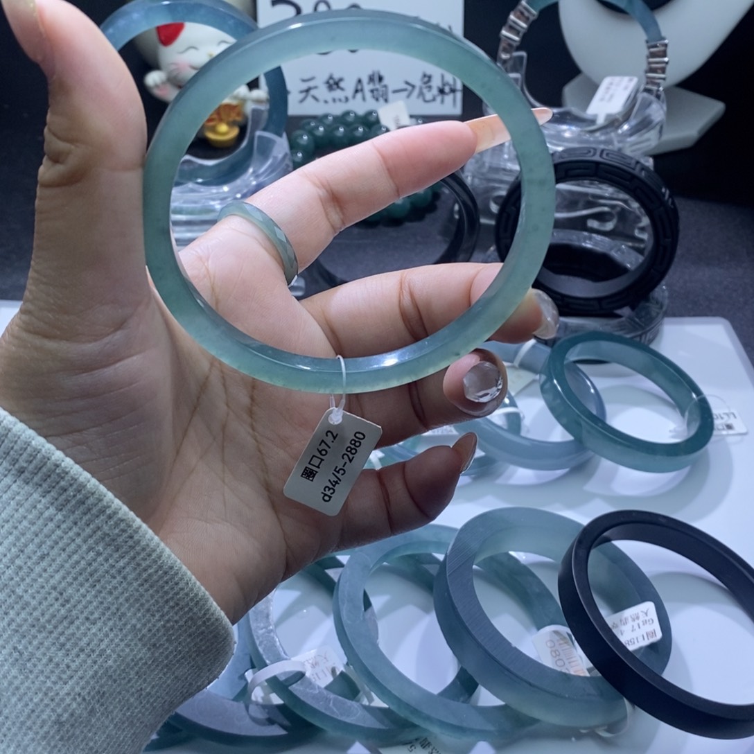 定制翡翠未镶嵌手镯冰晴绿67.2方