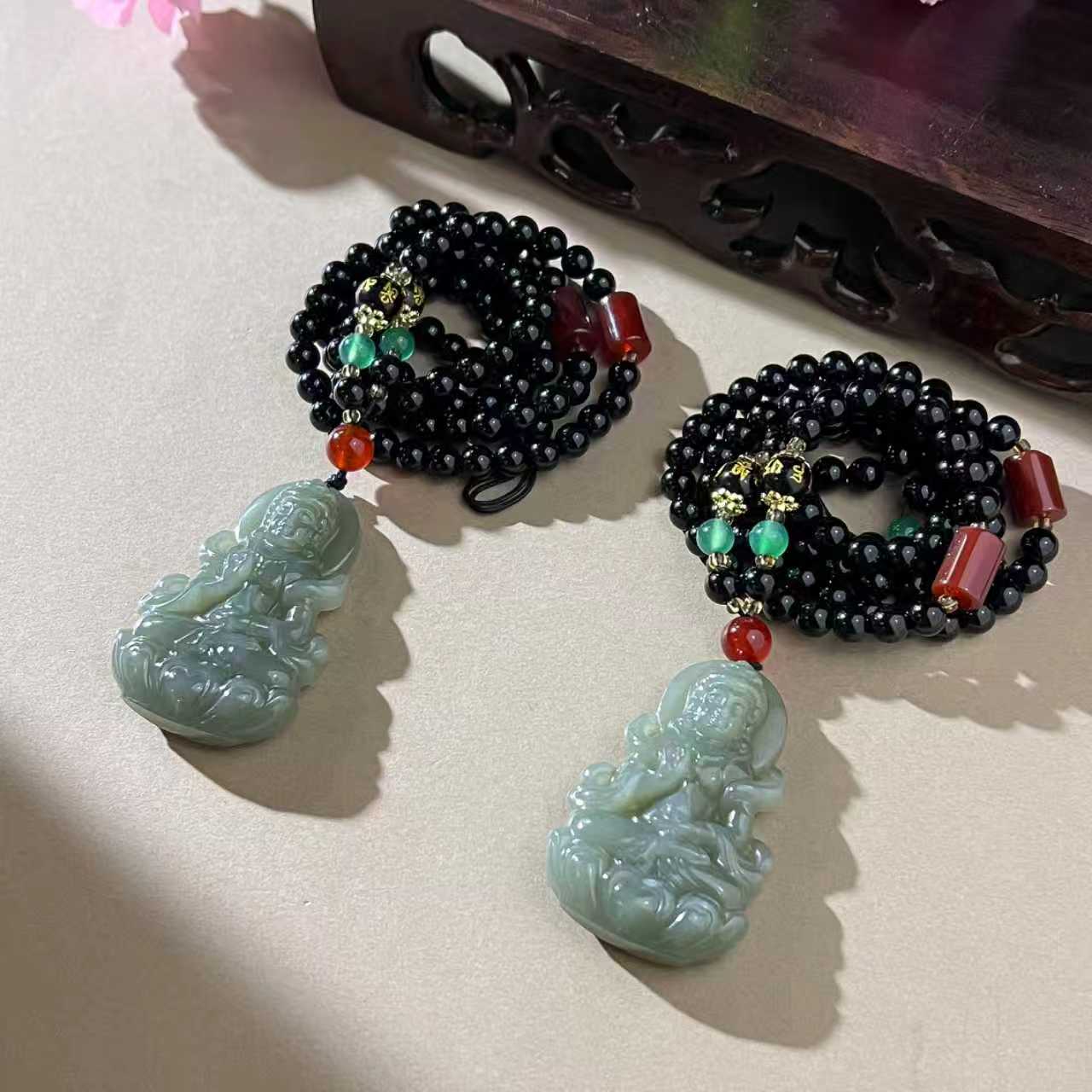 H4892高50左右-且末蓝和田玉观音-配黑珠链-多样性发其一