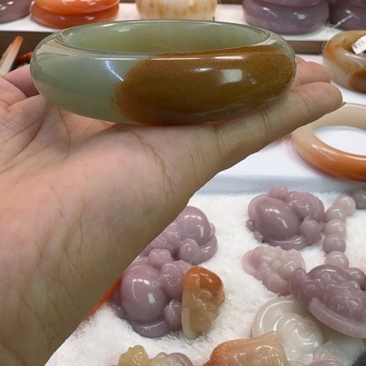 b***y石英岩玉未镶嵌手镯