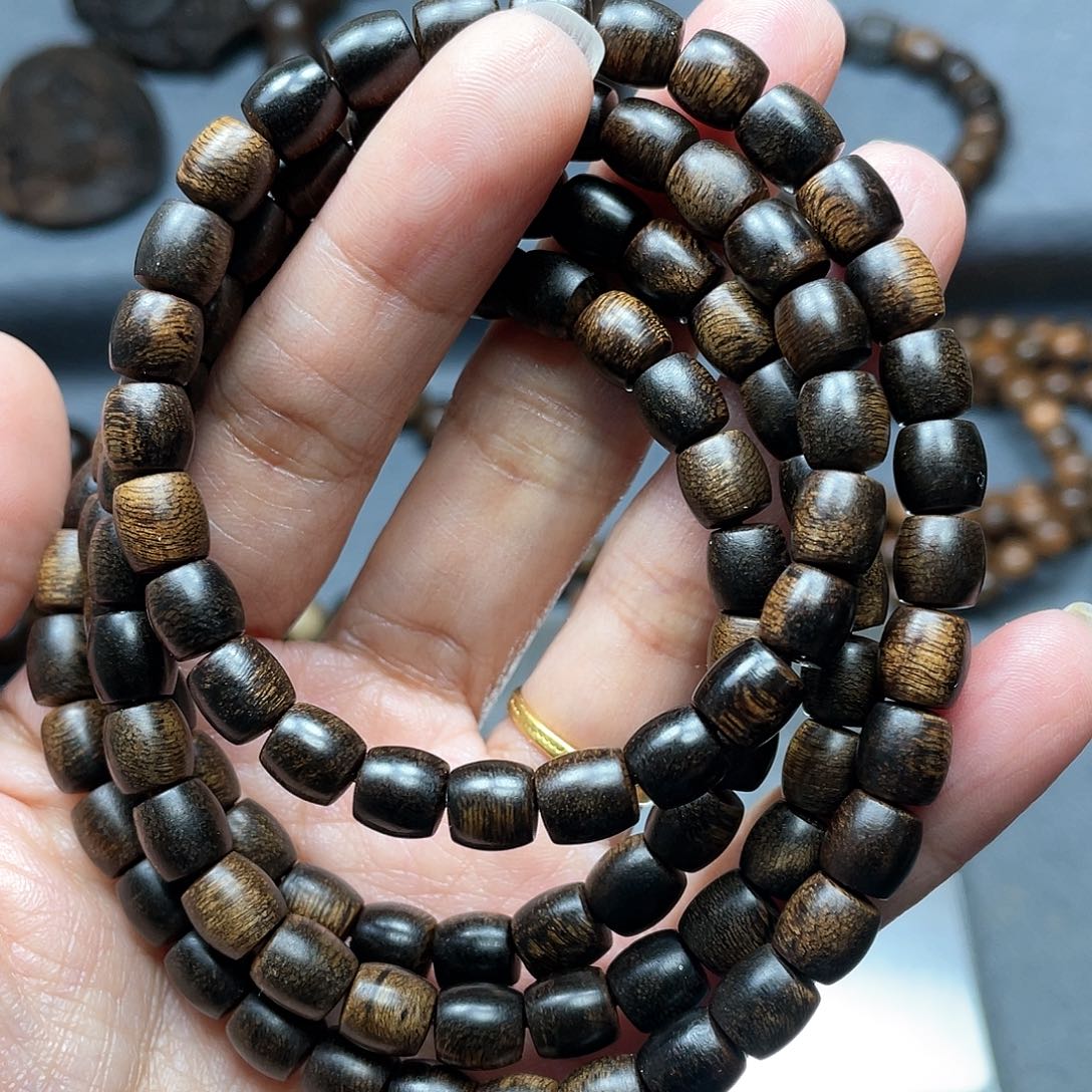 沉香手串白棋瘤疤0.7