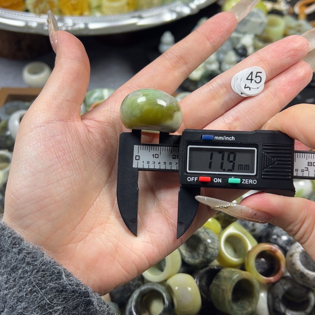 蛇纹石玉未镶嵌戒指