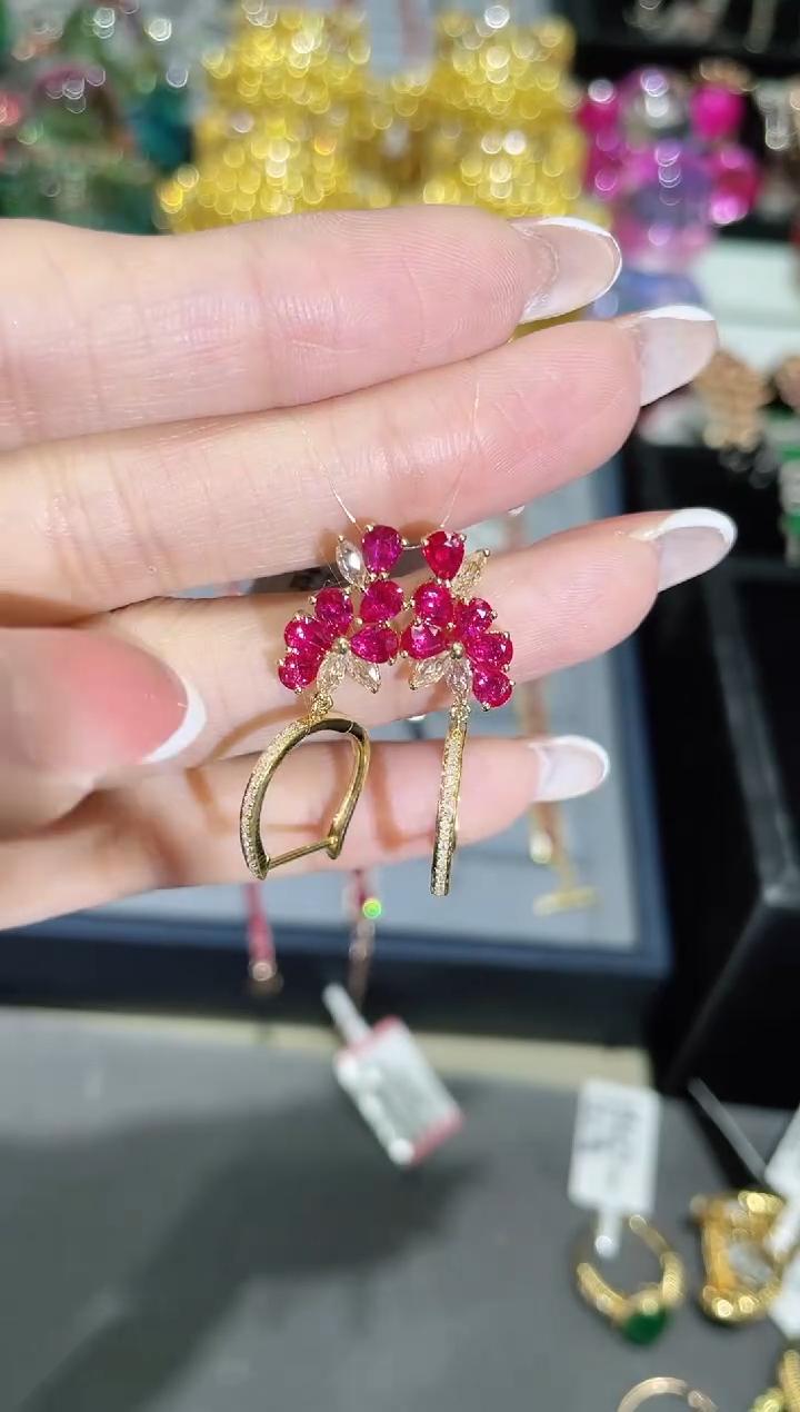 18K金镶嵌天然无烧红宝石耳饰耳扣