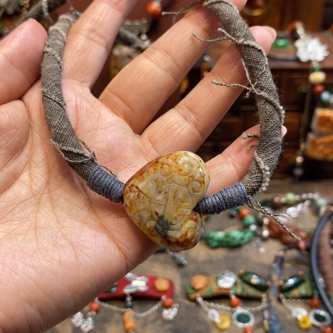 翡翠吊坠(赠链)未镶嵌