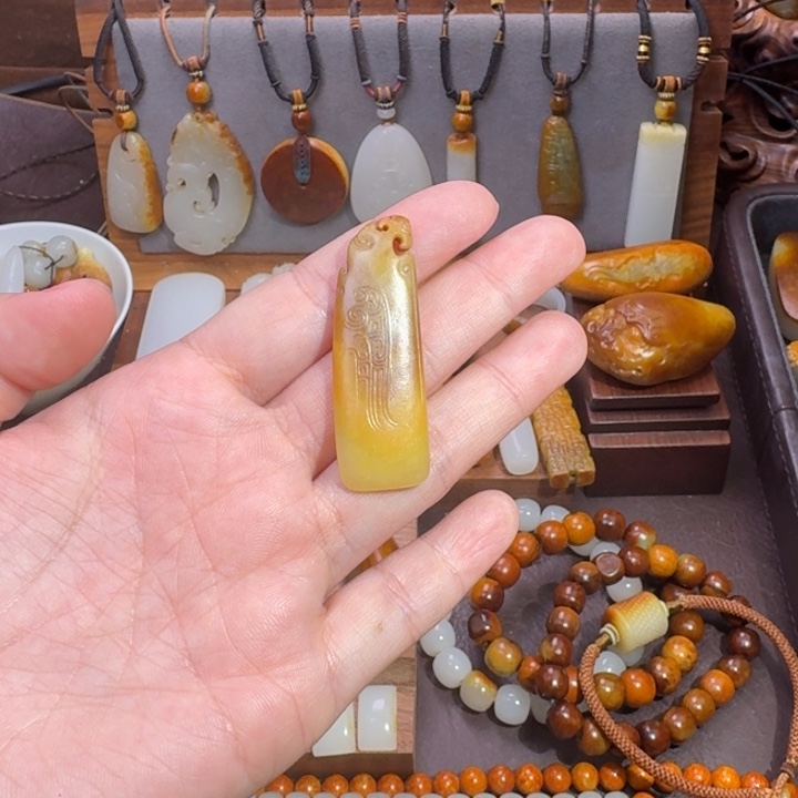 和田玉未镶嵌颈饰