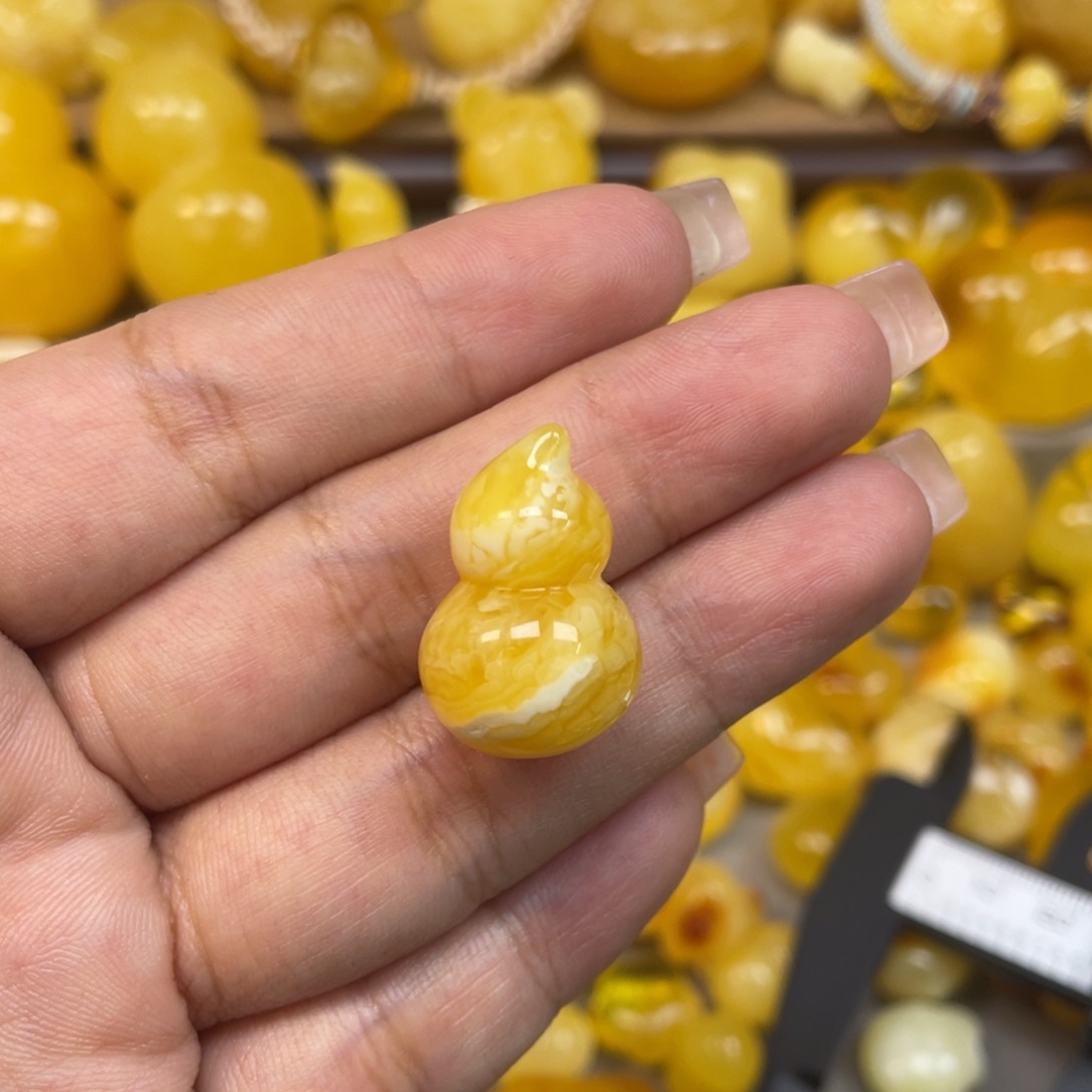 琥珀未镶嵌珠宝奇石