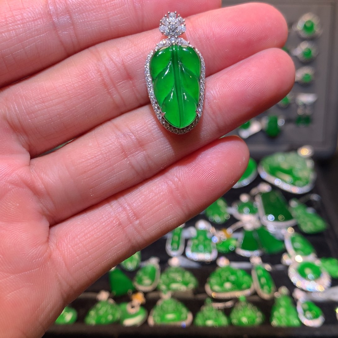 翡翠吊坠(不含链)18K金镶嵌天然翡翠