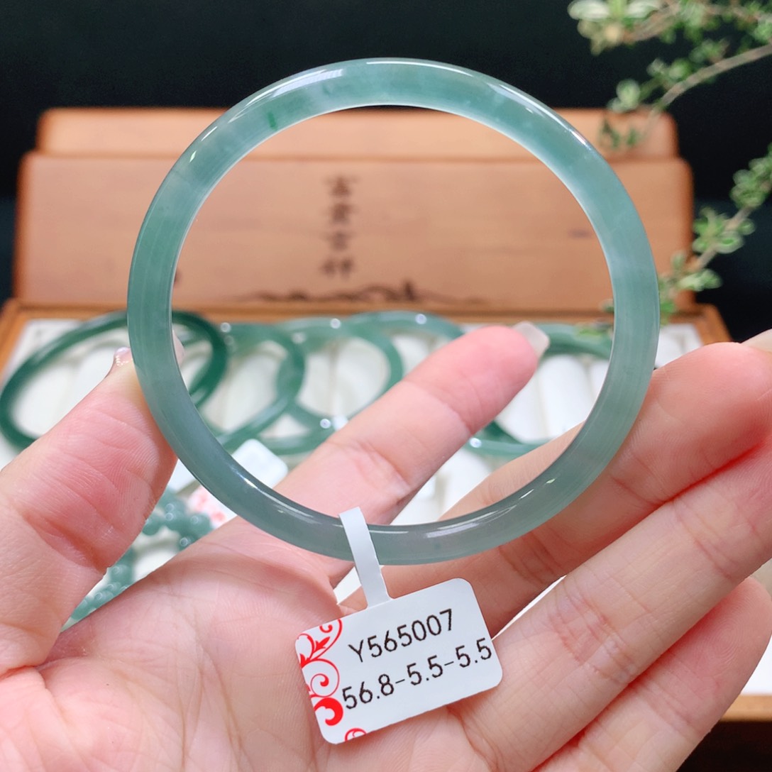 翡翠手镯未镶嵌天然