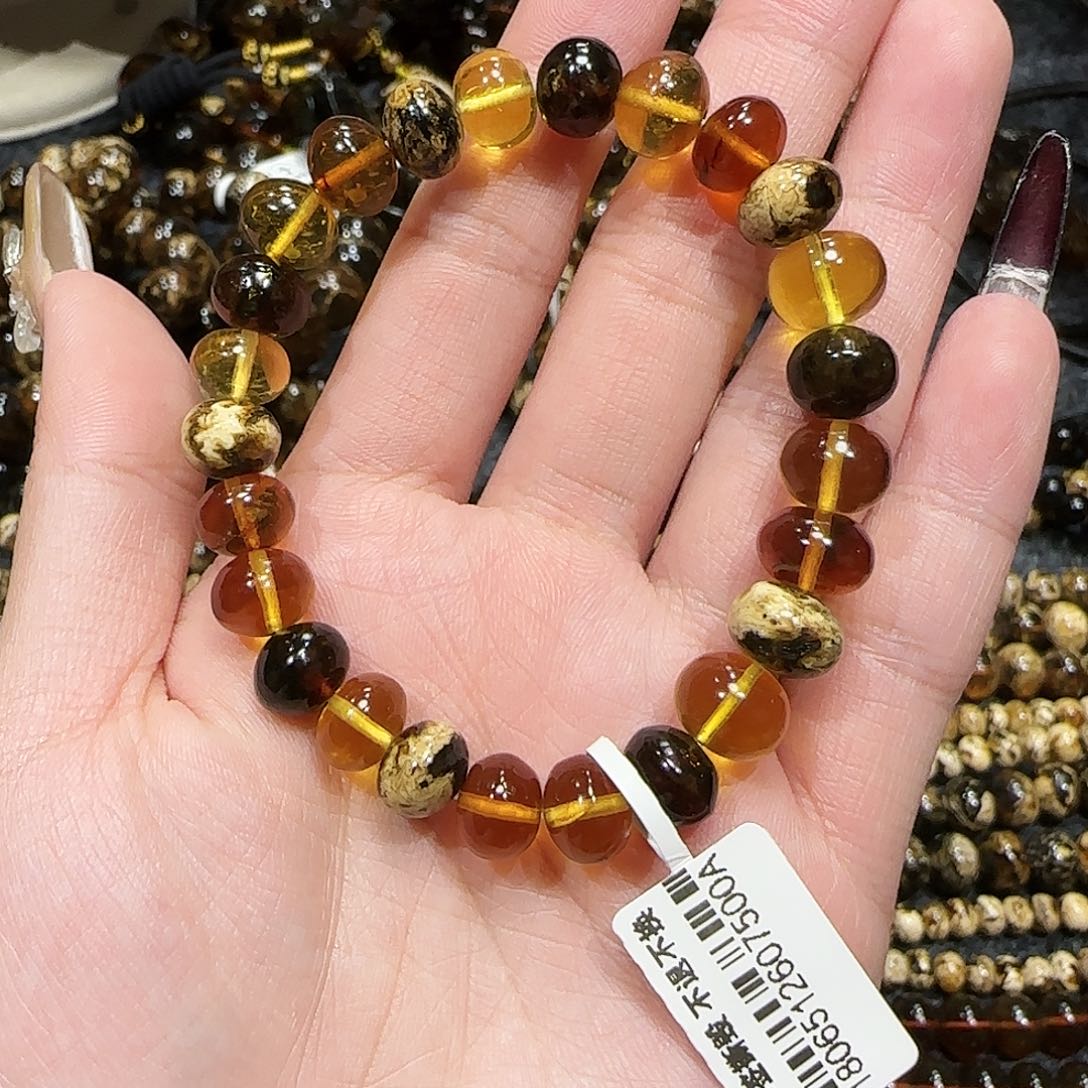 琥珀颈饰未镶嵌莳***忧抚顺琥珀