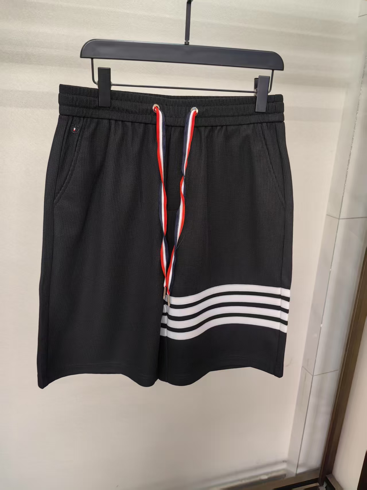 25夏季男士四白杠腰红织带中裤88057