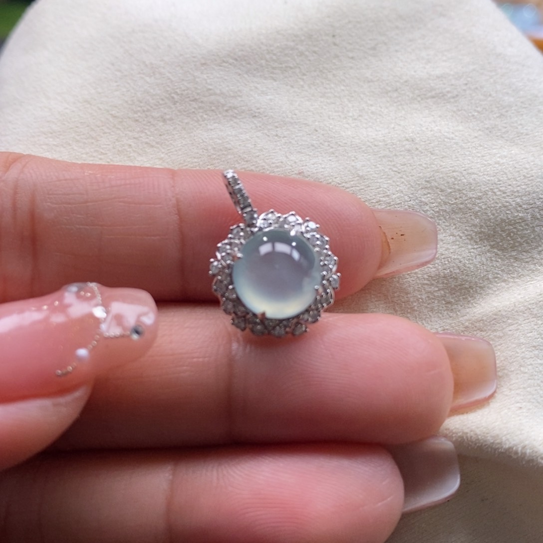 翡翠吊坠(不含链)18K金镶嵌翡翠高冰阳旦面吊坠