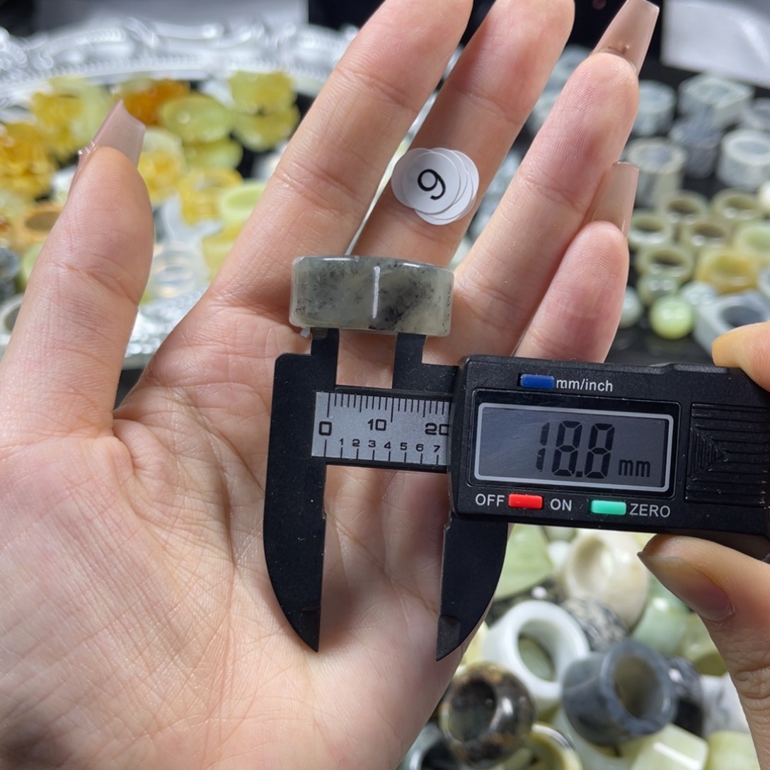 蛇纹石玉未镶嵌戒指